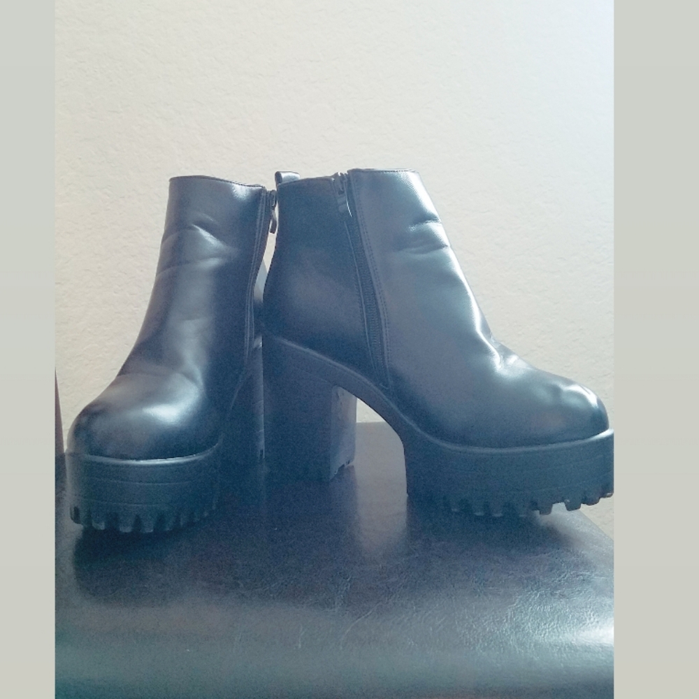 Womens Black Chunky Heel Booties